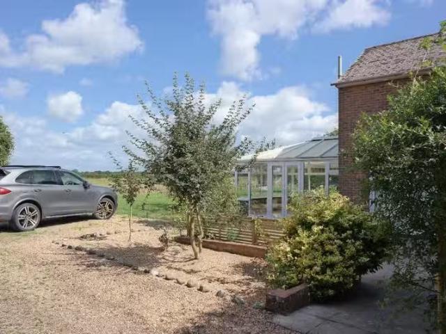 For Rent! 4 bedroom detached house for rent in The Broyle, BN8