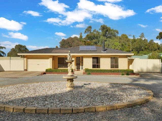 Charming 4 Bedroom Family Home on 2,000m² Space to Breathe