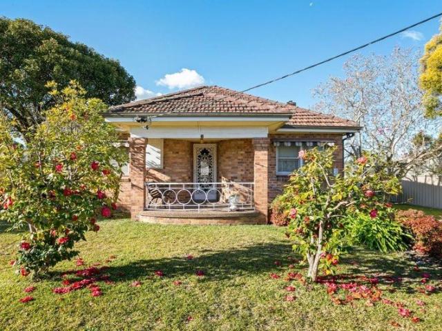 Charming 4 Bedroom Family Home with Rear Access & Garage