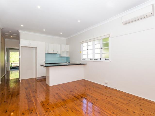 CHARMING 4 BEDROOM HOME 5KM OUT FROM THE BRISBANE CBD