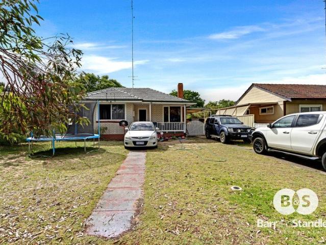 Charming 4 Bedroom Home in Carey Park Sub Dividable Subject to shire approval