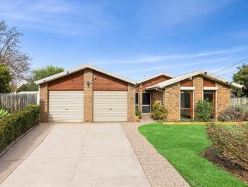 Charming 4 bedroom on large 1010m2 allotment