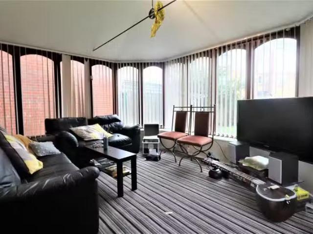 Unique 4 bedroom semi detached house for rent in Alport Croft.