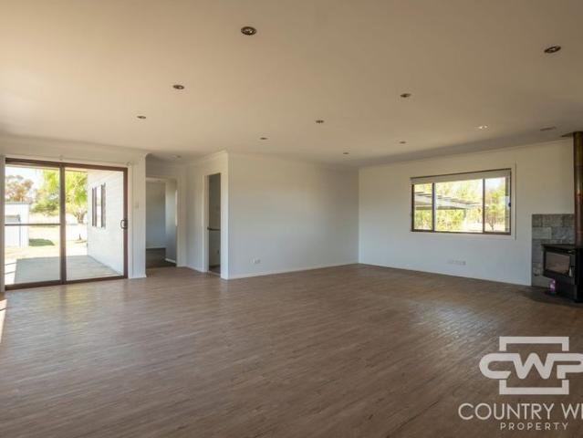 Charming 4 Bedroom Semi Rural Retreat in Guyra