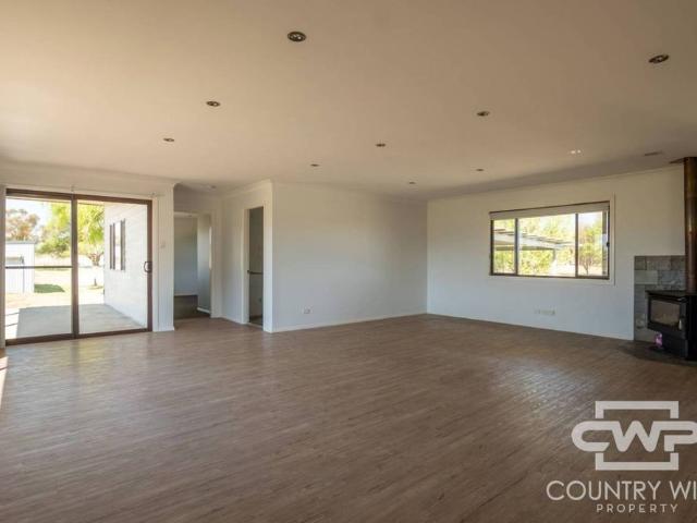 Charming 4 Bedroom Semi Rural Retreat in Guyra