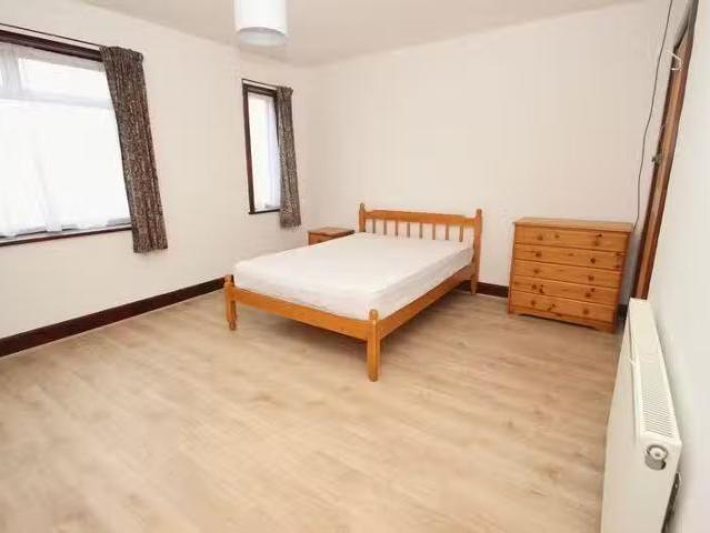 Cheap 4 bedroom terraced house for rent in Charminster, Bourne.