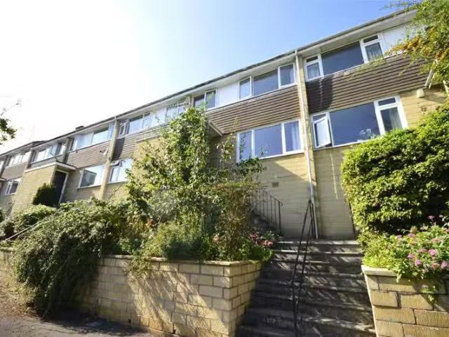Rental! 4 bedroom terraced house for rent in Alpine Gardens, B.