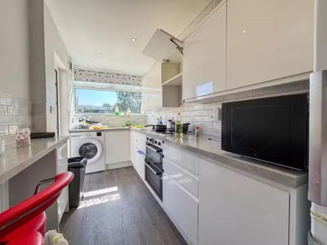 Unique 4 bedroom terraced house for rent in Greenway Park, Sou.