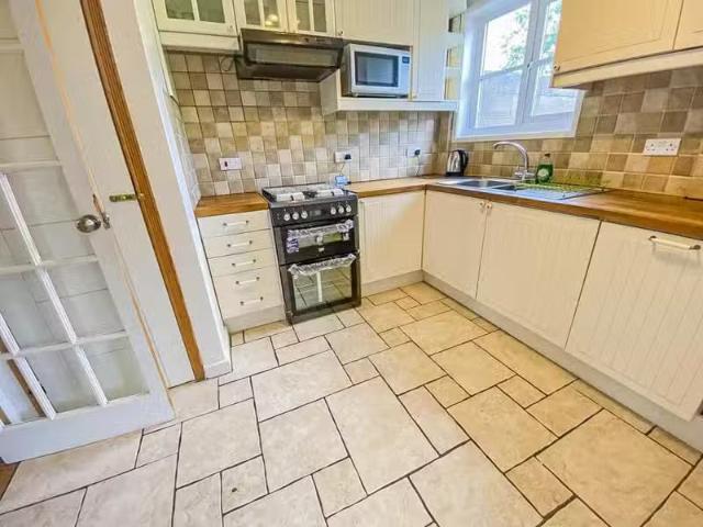 Deal! 4 bedroom terraced house for rent in Ennerdale Road, Sou.