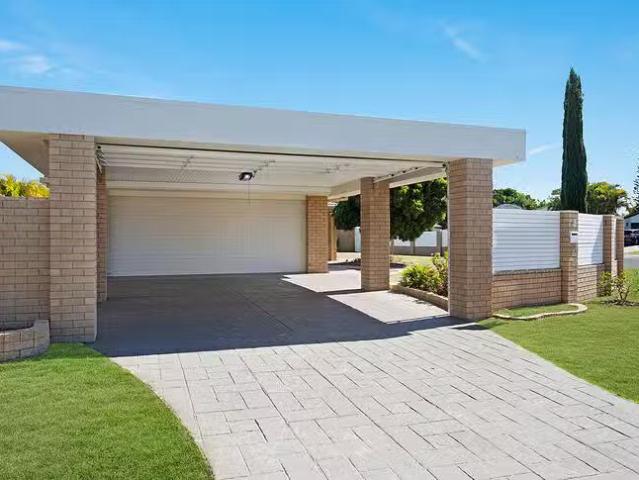 For Rent! 4 Bimini Court, Clear Island Waters, QLD 4226