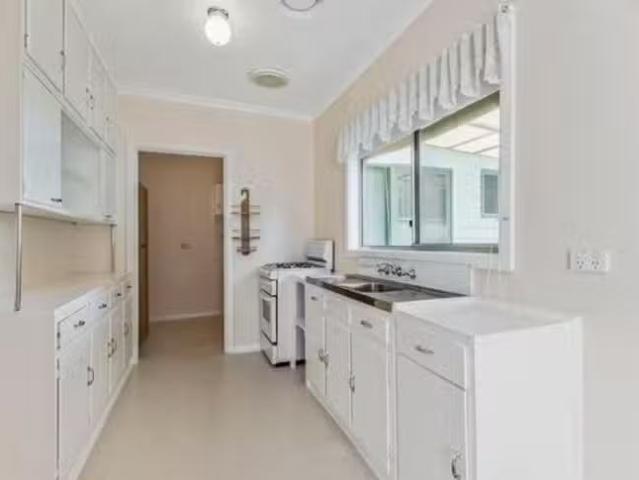 Cozy 4 Bolac Street, Bayswater, VIC 3153