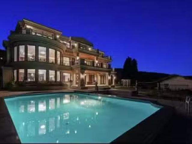 Cozy 4 BR Main And Above 1327 Chartwell Dr, West Vancouver, BC.