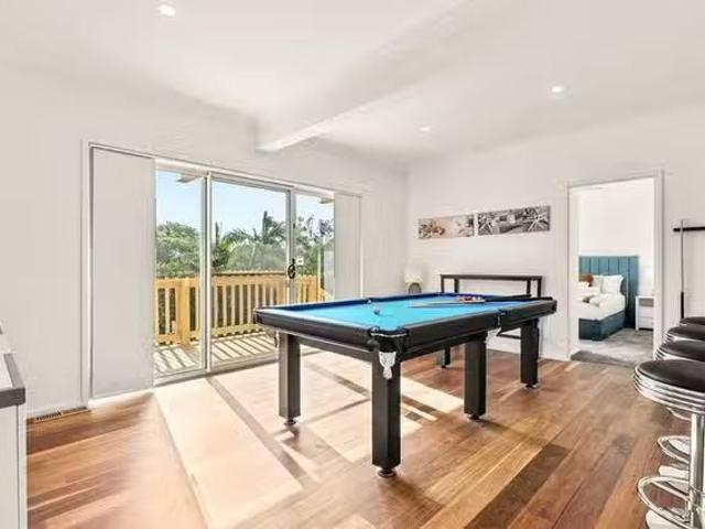 Cheap 4 BR Corrie Lane