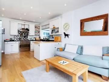 Cheap 4 BR Pensford Avenue