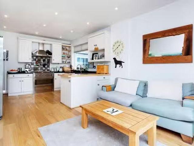 Just in! 4 BR Pensford Avenue