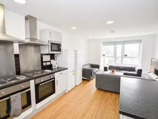 Just in! 4 BR Smithdown Lane