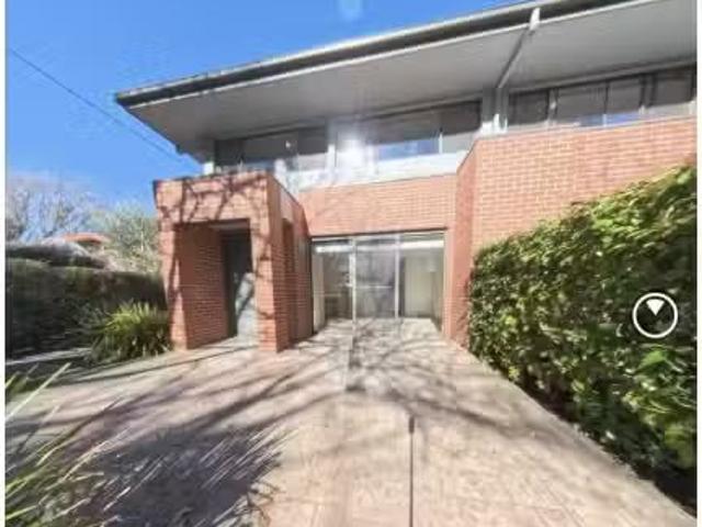 Charming 4 BR Unit 4/55 Marsden St, partson Townhouse for rent.