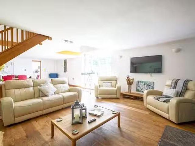 Cozy 4 BR V3J2+6R Llandeilo