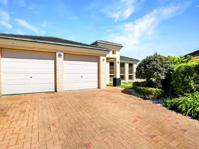 Nice 4 BR 14 Bangalay Close, BLUE HAVEN Property for rent Lis.