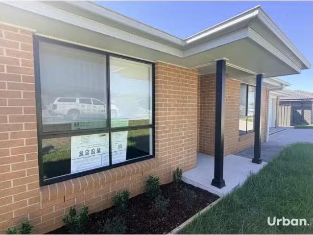 Nice 4 BR 14 Stringer Street, Gillieston Heights House for ren.