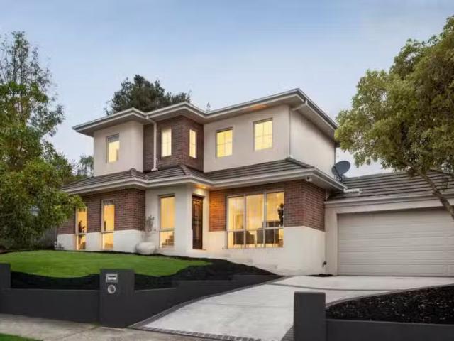 Rental! 4 BR 1/55 Strabane Avenue, Mont Albert North VIC 3129.