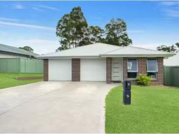 Nice 4 BR 15 Moresby Street, Nowra Townhouse for rent Listed.
