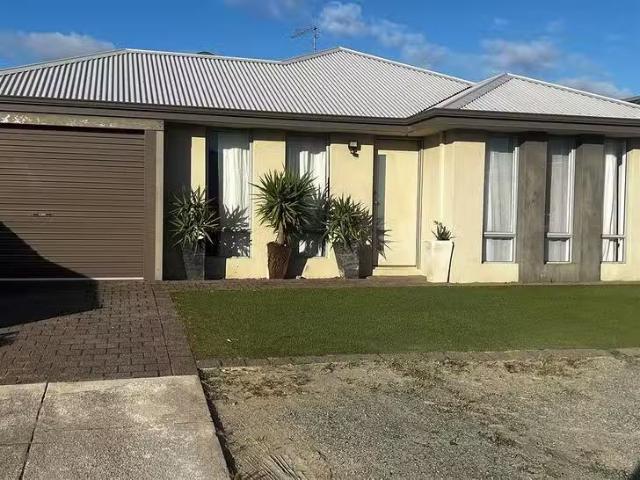 Nice 4 BR 15 Bushlark Turn, Erskine, WA 6210