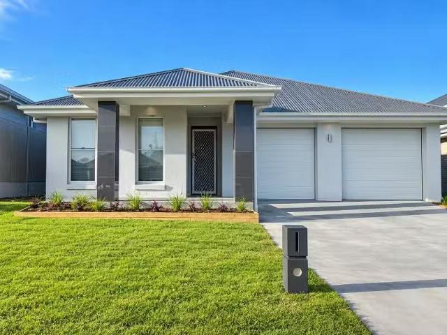 Charming 4 BR 1/6 Brooker Drive, NORTH ROTHBURY House for rent.