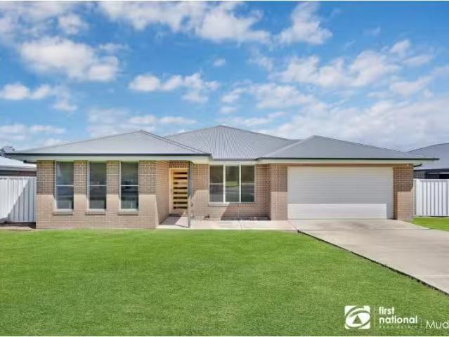 Deal! 4 BR 16 Hollingsworth Drive, GULGONG House for rent Lis.