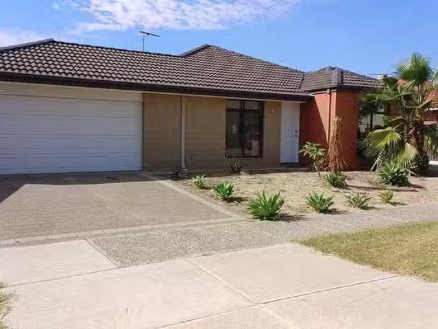 Cozy 4 BR 1/8 Cope Street, Midland, WA 6056