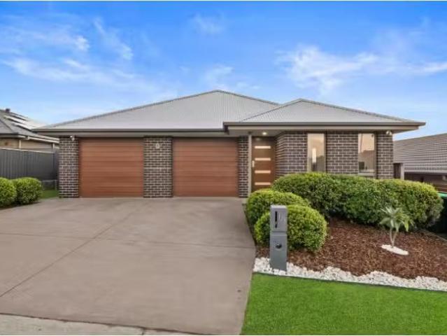 Charming 4 BR 1/8 Prairie Way, Gillieston Heights House for re.