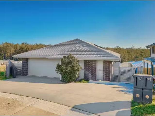 Deal! 4 BR 18A Manikato Way, Port Macquarie House for rent Li.