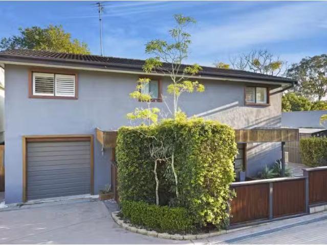 Just in! 4 BR 191 Avoca Drive, GREEN POINT Property for rent.