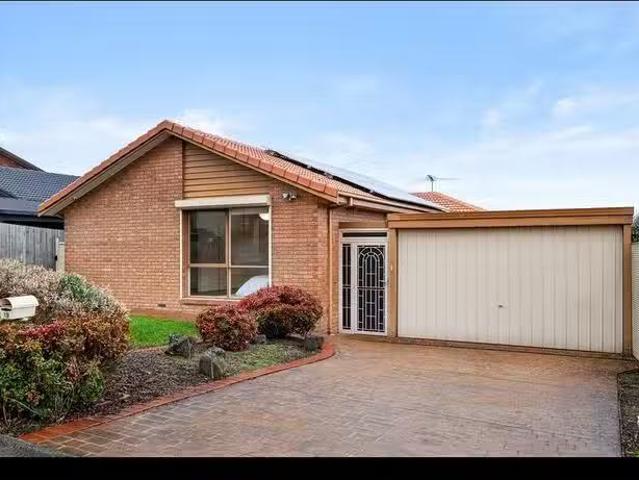 Rental! 4 BR 19 Lodge Crescent, Berwick, VIC 3806
