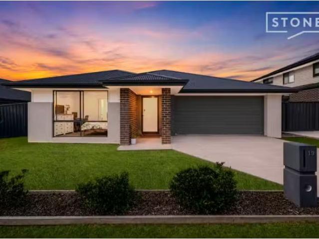 New 4 BR 19 Pikewood Road, Heddon Greta House for rent Listed.