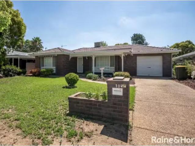 Cheap 4 BR 10 Nicholi Crescent, LAKE ALBERT House for rent Li.