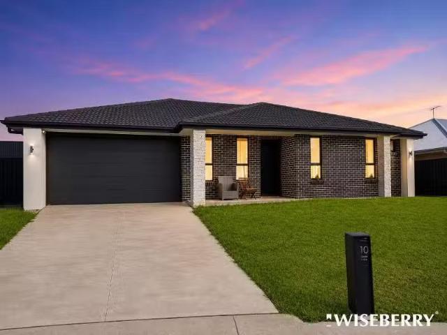 Deal! 4 BR 10 Doyle Lane, Tahmoor House for rent Listed by Ja.