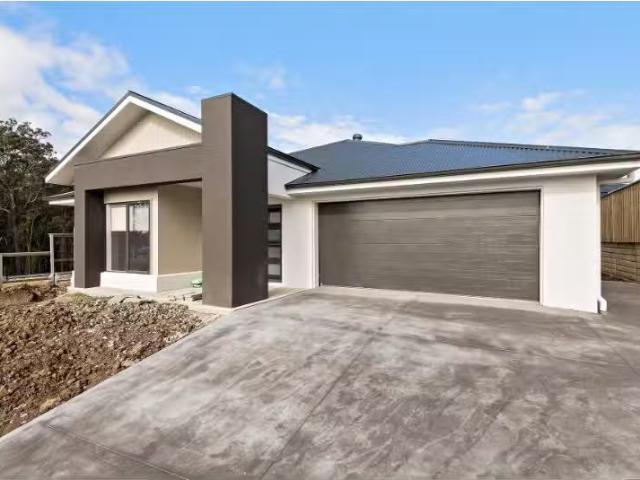 Charming 4 BR 10 Sierra Way, Chisholm House for rent Listed b.