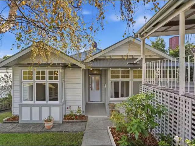 Charming 4 BR 119 York St, Sandy Bay House for rent Listed by.