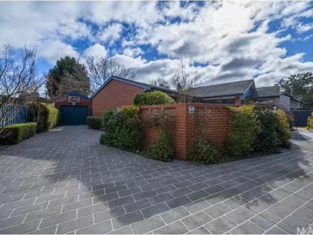Nice 4 BR 120 Goyder Street, Narrabundah House for rent Liste.