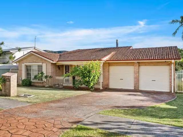 Cozy 4 BR 128 Avondale Road, Avondale, NSW 2530 House for Rent