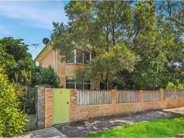 Deal! 4 BR 1/2 Paling Street, Cremorne Townhouse for rent Lis.