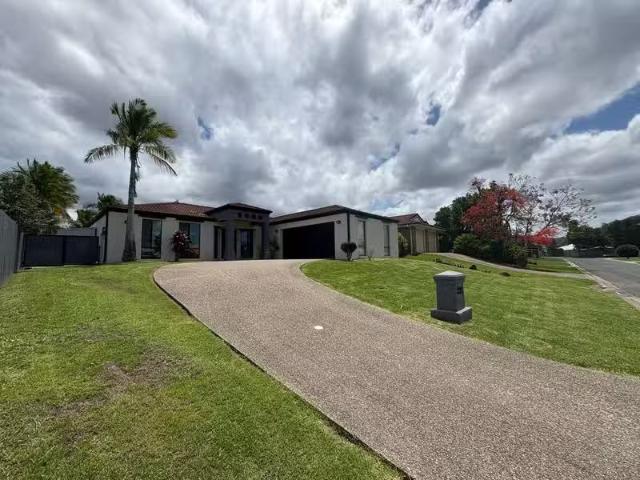 Charming 4 BR 12 Silverash Street, OXENFORD, QLD 4210 House.