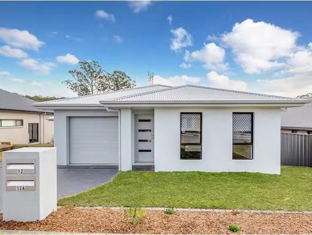 For Rent! 4 BR 12 Wigmore Street, Cameron Park Townhouse for r.