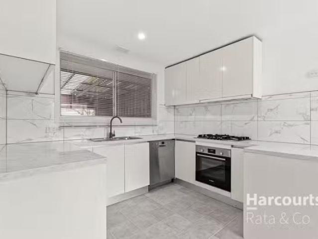Charming 4 BR 13 Kokoda Court, Lalor, VIC 3075 House for Rent