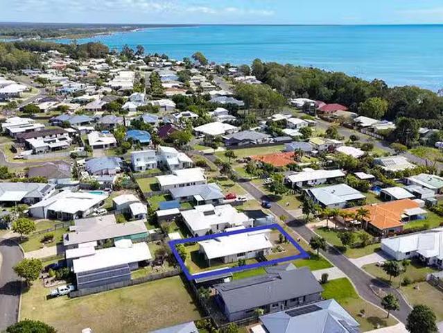 Deal! 4 BR 13 Seaway Parade, Toogoom, QLD 4655