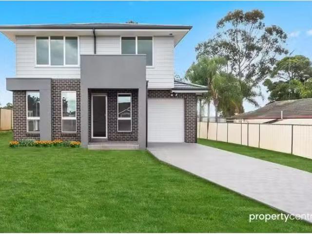 For Rent! 4 BR 1A Barrett Place, CRANEBROOK Townhouse for rent.