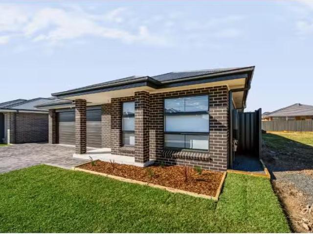 Just in! 4 BR 24 Flourish Way, Bellbird House for rent Listed.