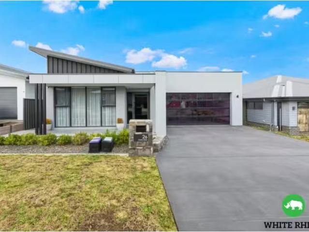 Deal! 4 BR 26 Charlow Street, Googong House for rent Listed b.