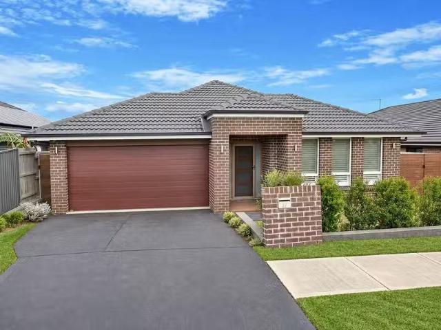 Nice 4 BR 27 Furlong Drive, Currans Hill House for rent Liste.
